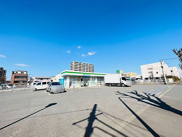 ファミリーマート白井堀込店 徒歩7分 560m