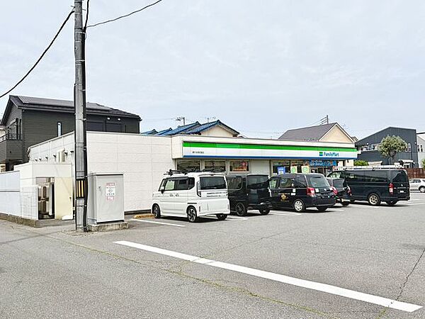 ファミリーマート鎌ヶ谷南初富店 徒歩5分 400m