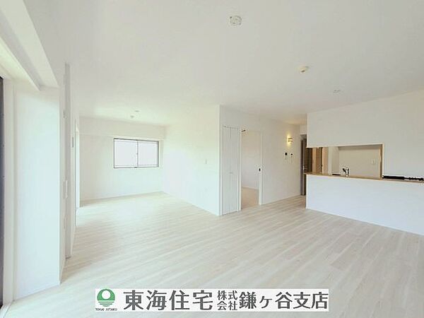 21帖超！ご家族みんなでゆったり寛げる、明るく開放感あふれる憩いの大空間です。