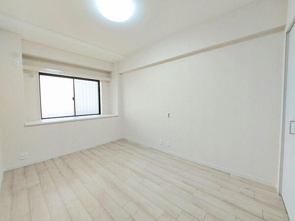 廊下側の洋室は寝室にいいですね