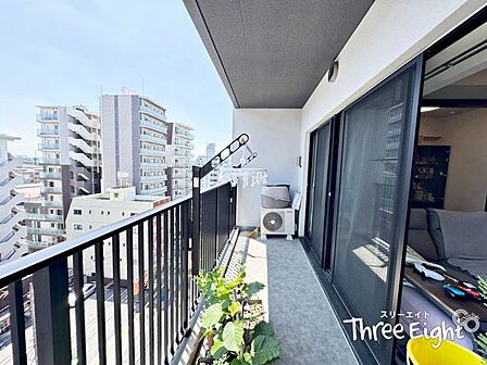 バルコニーは東側と南側に1つずつございます!時間帯や用途に応じて使い分けOK♪高階層のお部屋なので陽当りがとっても良好!晴れた日にはスカイツリーも望めます♪◆0120-1919-80◆