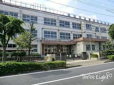 足立区立東加平小学校 徒歩8分。 590m