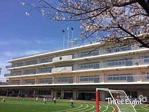 足立区立鹿浜五色桜小学校 徒歩5分。 380m