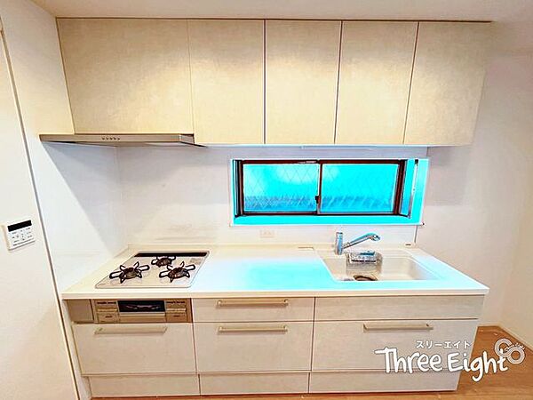 新規交換されたシステムキッチン！浄水器一体型水栓ですので、いつでも綺麗なお水でお料理ができます♪キッチン前には小窓を付け、明るく爽やかな印象に！◆0120-1919-80◆