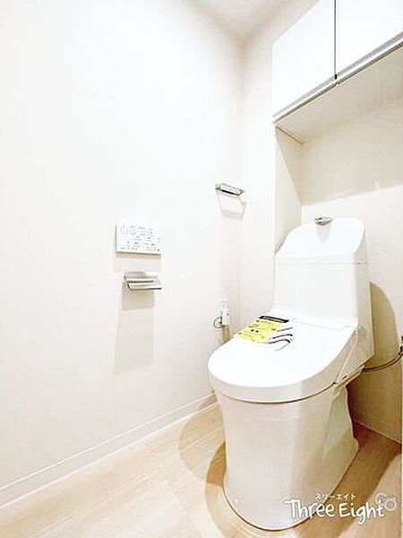 トイレにまで収納スペースが付いています♪お掃除用品やサニタリー用品を隠してしまっておけるので、急な来客時も安心です。◆0120-1919-80◆