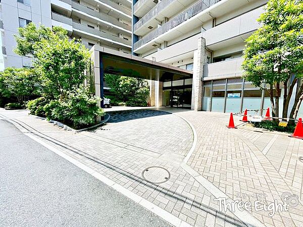 マンション前には車寄せスペースがございます♪たくさんお買い物をした時に荷物を下ろしたり、雨の日に乗り降りを楽にしたりと、あって嬉しいスペースです！◆0120-1919-80◆