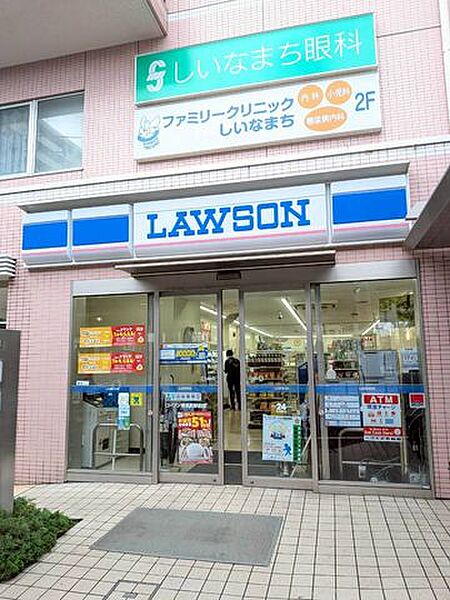 ローソン椎名町駅前店 徒歩1分。徒歩約1分のコンビニ。飲み物や軽食、日用品などを必要な時に利用しやすく、帰宅途中や急な買い物にも対応しやすい便利な立地です♪ 80m