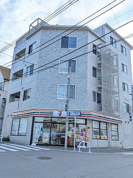 セブンイレブン世田谷下馬4丁目店 徒歩3分。ちょっとした買い物やATM利用など、日常の利便性を身近に感じられる立地です！ 170m