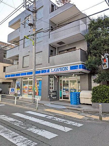 ローソン下馬4丁目店 徒歩4分。急なお買い物や公共料金の支払いなど、暮らしに役立つ便利な施設が身近に揃っています♪ 270m