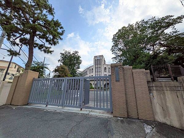 国立東京学芸大学教育学部附属高校 徒歩4分。 260m
