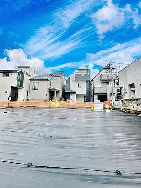 丸ノ内線駅徒歩9分の利便性を享受しながら、一歩現地に入れば都会の喧騒を忘れるほどの静けさがあります。仕事もプライベートも、子育ても妥協したくないご家族の理想を、この広大な敷地で叶えませんか？