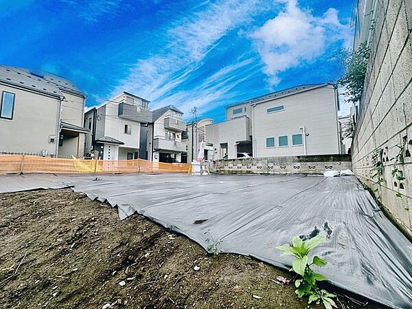 48坪超の広さがあるため、日当たりを緻密に計算した設計プランが自由自在に叶えられます。明るいリビングをどこに配置するかなど、注文住宅ならではの家づくりの楽しさを実感できるゆとりがあります。