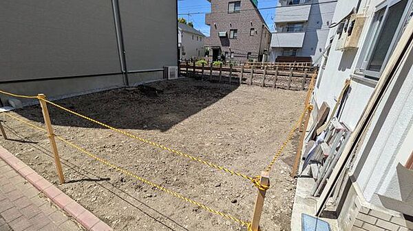 敷地と周辺環境を近い距離から確認できる現地写真。駐車や玄関までの動線、住まいの配置を家族で自由に思い描けます♪