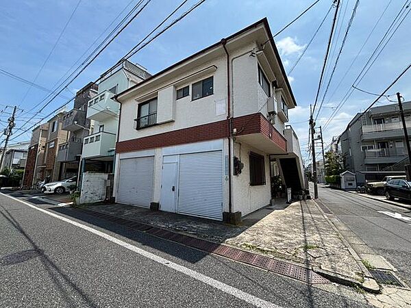 敷地形状や道路との位置関係を確認できる区画図です。建築計画や土地利用の検討に役立つ資料としてご覧いただけます。
