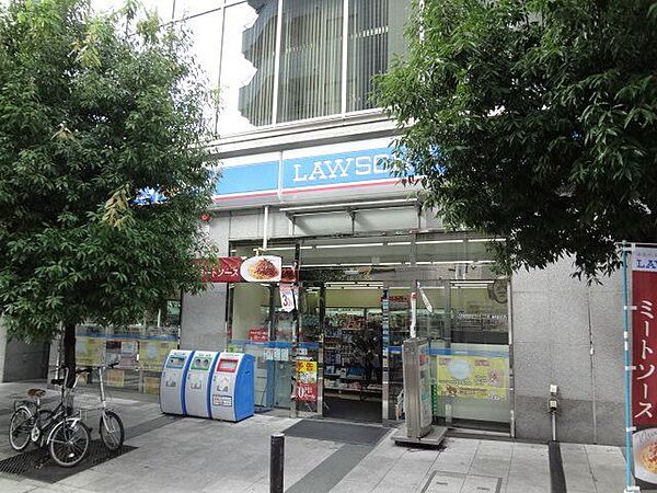 ローソン白金高輪駅前店 24時間いつでも立ち寄れる利便性が魅力のコンビニエンスストア！深夜や早朝のちょっとしたお買い物はもちろん、公共料金の支払いや宅配便の手続きもスムーズ♪暮らしの安心感を高めてく…