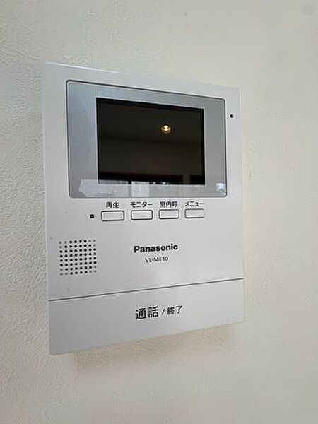 防犯面でも安心のTVモニタ付インターホン！訪問者の顔をしっかり確認できるため、ご家族のお留守番時にも安心感をサポートします♪