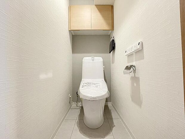 清潔感溢れるトイレ。落ち着いた空間で安らぎのひとときをお過ごしいただけます