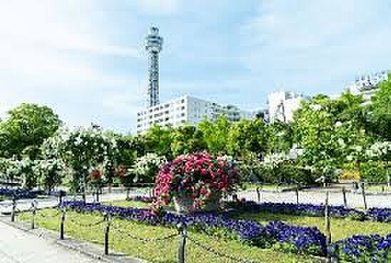 横浜市役所 環境創造局 公園緑地部 公園緑地整備課 中部担当まで徒歩約9分（791m）