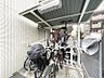 エントランス：【駐輪場】　屋根付きの駐輪場は雨の日などにとても重宝します