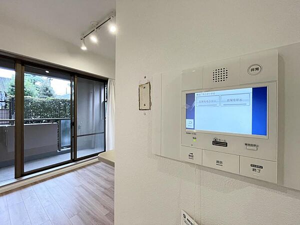 【TVモニターホン】安心安全のテレビモニターフォンで訪問者の顔を確認