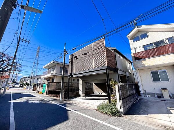 【外観】　清潔感のあるシンプルな外観が魅力的な物件です。