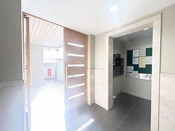 【エントランス】　明るいエントランス