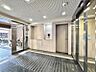 エントランス：【エントランス】　- 清潔感ある外観と調和したエントランス