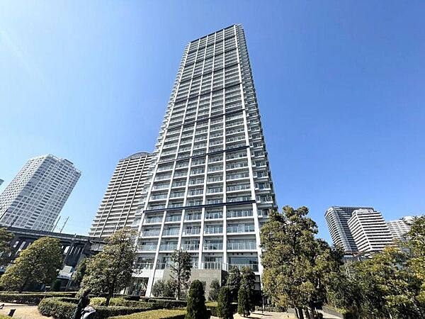 【外観】時代の背景にとらわれず、いつの時代も凛とした佇まいが美しいマンションです