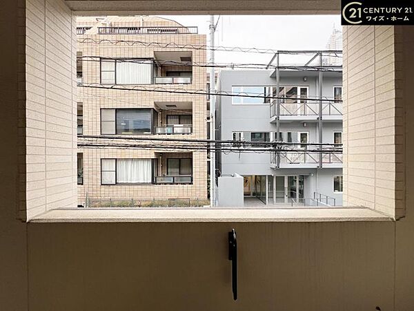 【眺望】　周囲に高い建物がなく、見晴らしの良い景色をお楽しみいただけます。