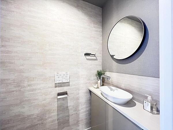 【トイレ】　お掃除ラクラク。広さを確保したトイレスペース