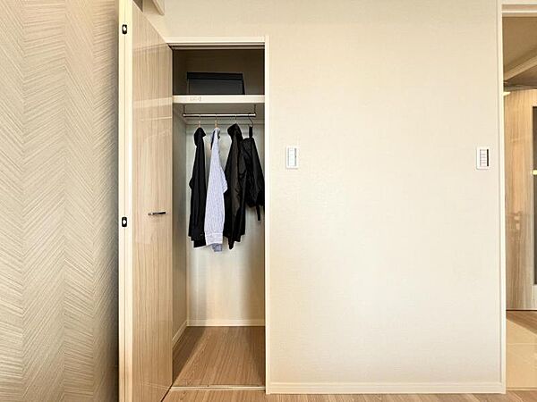 【収納】お気に入りの洋服はハンガーに掛けてシワをつけずに収納できます