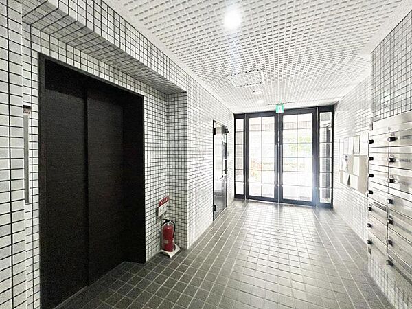 【エントランス】建物の顔となる上品なエントランス
