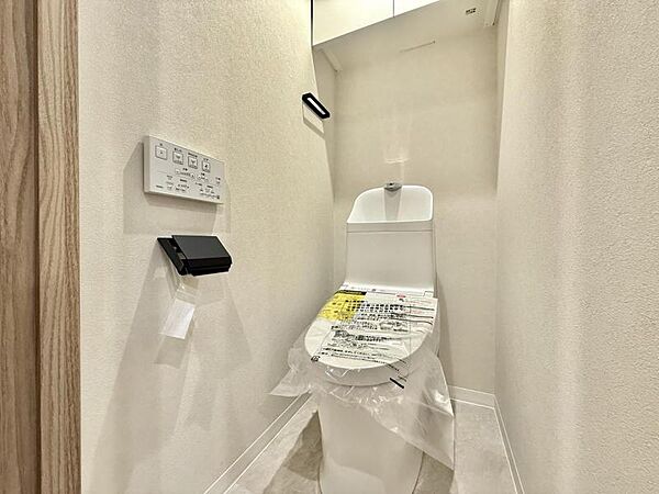 【トイレ】　お掃除ラクラク。広さを確保したトイレスペース