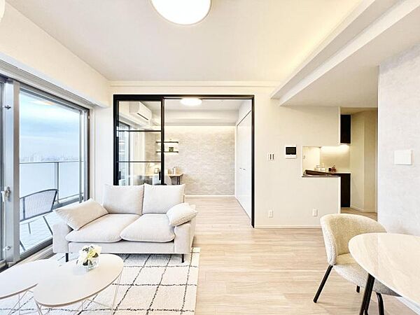 【LDK：12.7帖】暖かみのある色彩でまとめられた洗練された住空間