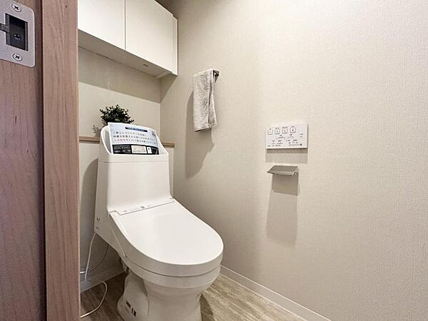 【トイレ】　お掃除ラクラク。広さを確保したトイレスペース