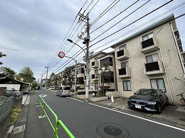 【外観】堂々たる趣　余裕を感じさせる上質な佇まい