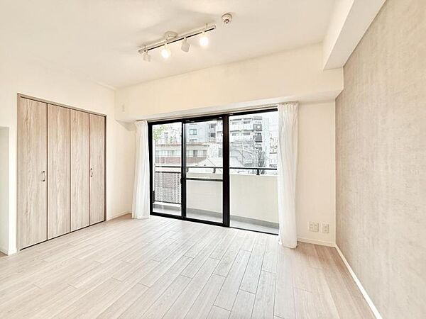 【洋室：6.0帖】　リビングと隣り合う洋室。趣味の部屋にもお子様の部屋にも出来る汎用性があります