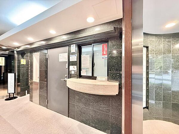 【エントランス】　美しく整えられたエントランス。ゲストを誇らしく迎えられる空間。