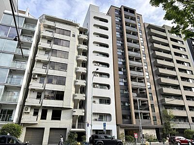 外観:【外観】落ち着いた色合いで、周囲の街並みに馴染む外観です。 外観:【外観】落ち着いた色合いで、周囲の街並みに馴染む外観です。