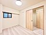 子供部屋：【洋室：4.5帖】　どんな家具にも調和する明るく落ち着いた内装　大切な時間を豊かに、快適にお過ごしいただけます