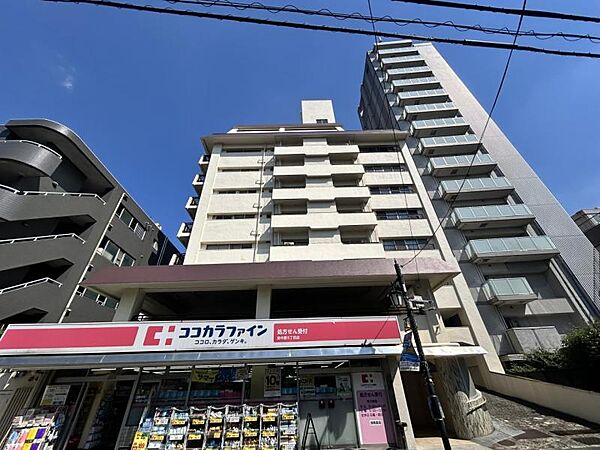 【外観】洗練された印象を与える外観デザイン。