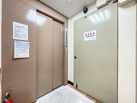 【エレベーター】 しっかりと管理が行き届いており、いつも共用部は綺麗に保たれています