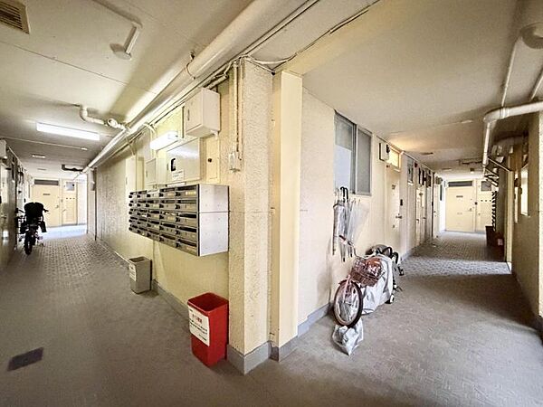 【エントランス】建物の印象を高める洗練された佇まい