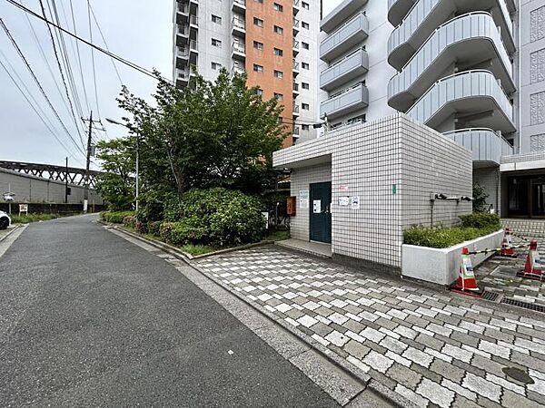 【エントランス】住まう方を優しく迎える空間。