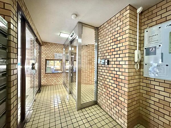 【エントランス】上質な雰囲気を纏う共用スペース