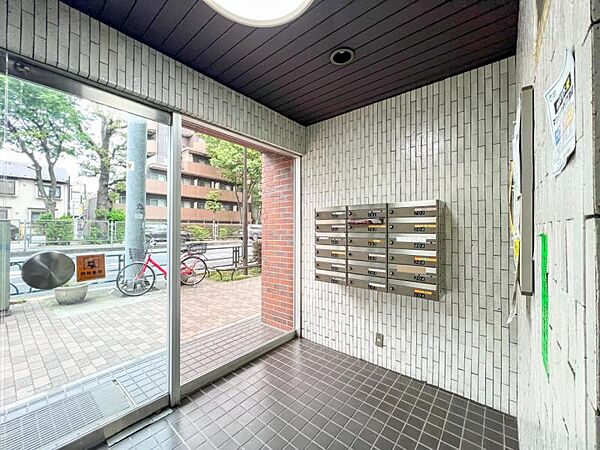 【エントランス】　いつも通る場所だからこそしっかりと清潔に保たれていると嬉しいものです