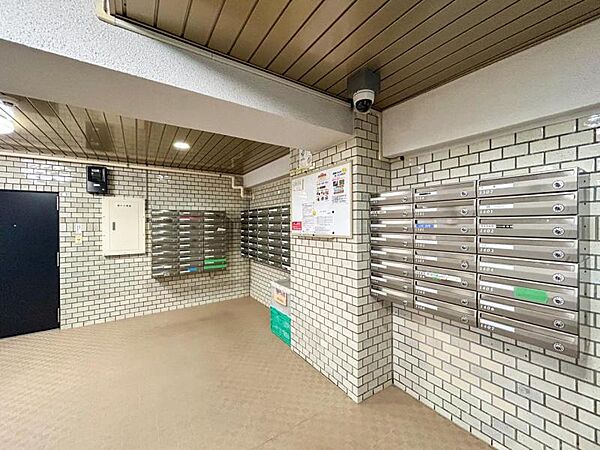 【集合ポスト】　シンプルで機能的なメールコーナー動線もゆとりがあります