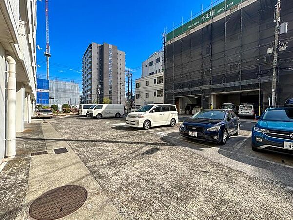 【駐車場】　敷地内に駐車スペースあり。日々の移動もスムーズです。