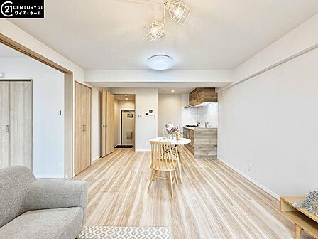 【リビング：12.6帖】穏やかな時間を心ゆくまで堪能できるいごこちの良い住空間。