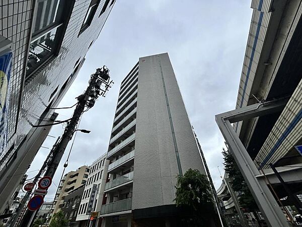 【外観】シンプルながら印象的なデザイン。